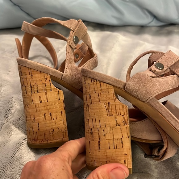 Summer clean out!  Sigerson Morrison Size 8 1/2 dusty pink suede heels - Picture 6 of 6